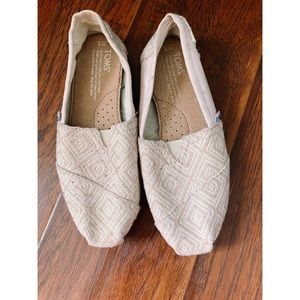 Women’s Toms size 5 ** SOLD **